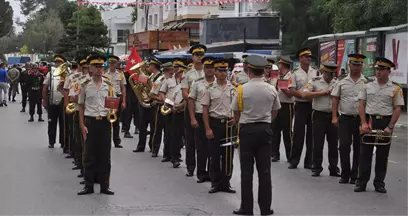 Kıbrıs'ta Askeri Bandodan Mesaj Gibi Şarkı! Yeniden Çalmaya Başladılar