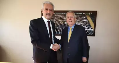 Aziz Yıldırım, Mehmet Ali Aydınlar'la Sponsorluk Anlaşması Yaptı