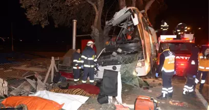 Gezi Dönüşü Facia! Tur Otobüsü Yol Kenarındaki Ağaçlara Çarptı: 11 Ölü, 44 Yaralı