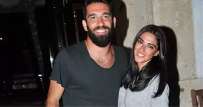 Milli Yıldız Arda Turan, Sevgilisi Aslıhan Doğan'a Evlenme Teklif Etti