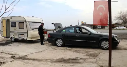 Almanya'dan Hatay'a Kadar Getirdiği Karavanı, Mehmetçik'e Bağışladı