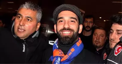 Arda Turan'dan Soyunma Odasında Beşiktaş Tezahüratı