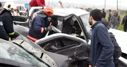 MHP Eski İlçe Başkanı Kaza Yaptı, Eşi Öldü, 7 Kişi Yaralandı