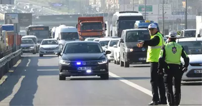 Çakarlı Aracı Durdurduğu İçin Açığa Alınan Polis Görevine İade Edildi