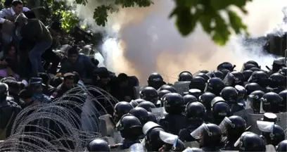 Ermenistan'da İsyan Devam Ediyor! Sarkisyan Karşıtı Protestolarda Gözaltı