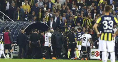 PFDK, Fenerbahçe'ye 3 Maç Seyircisiz Oynama Cezası Verdi