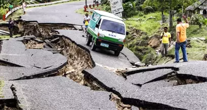 Dünya Beşik Gibi Sallanıyor! Tayvan, Pasifik ve İran'da Art Arda Deprem Oldu