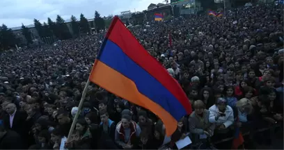 Ermenistan'daki Sokak Eylemleri Arttı, Protestocular Milletvekillerini Tehdit Etmeye Başladı