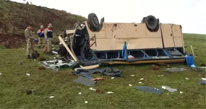 Ardahan'da Feci Kaza! Midibüs Şarampole Devrildi: 4 Ölü, 22 Yaralı