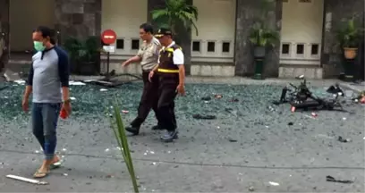 Endonezya'da 3 Kiliseye Eş Zamanlı Bombalı Saldırı Düzenlendi: 2 Ölü, 13 Yaralı