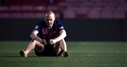 Barcelona'ya Veda Eden Iniesta, Camp Nou'dan Ayrılamadı