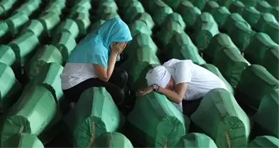 8 Bin 372 Boşnak Sivilin Öldürüldüğü Srebrenitsa Katliamının Üzerinden 23 Yıl Geçti