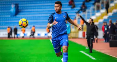 Kasımpaşalı Trezeguet, Slavia Prag'a İmza Atacakken Masadan Kalktı