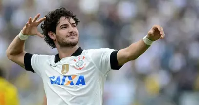 Brezilyalı Ünlü Forvet Alexandre Pato, Aslan Emojisi Paylaştı