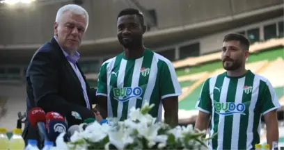 Bursaspor Taraftarı, Transferi Açıklayan Başkan Ali Ay'ı Protesto Etti