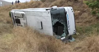 Çankırı'da Öğrenci Servisi Şarampole Yuvarlandı: 20 Yaralı