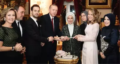 Yelda Demirören ile Hasan Kalyoncu'nun Nişan Yüzüklerini Cumhurbaşkanı Erdoğan ve Eşi Emine Erdoğan Taktı