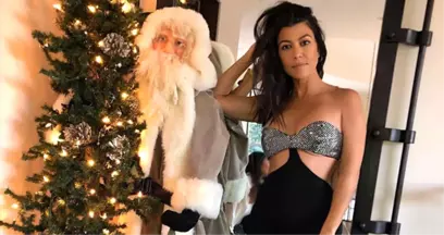 Noel Ağacı Önünde Ateşli Poz Veren Kourtney Kardashian, Alay Konusu Oldu