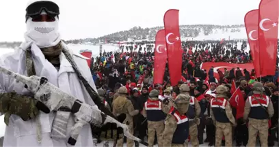 Kar ve Soğuğa Aldırış Etmeyen Binlerce Kişi, Sarıkamış Şehitlerini Anmak İçin Toplandı