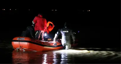 İzmir'de Ördek Avlamak İsteyen 4 Avcının Gölette Kayığı Battı: 2 Kardeşin Cansız Bedeni Bulundu