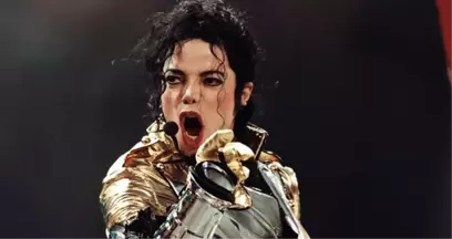 Çocuk Taciziyle Suçlanan Micheal Jackson'un, Sorgu Sırasında Çekilmiş Yeni Görüntüleri Ortaya Çıktı