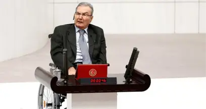 Deniz Baykal 16 Ay Sonra Döndüğü Meclis'te Yemin Etti, Yemini Metinden Değil Ezbere Okudu