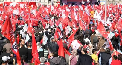 Hakkari Derecik'in CHP'li Belediye Başkan Adayı Suat Yüksel, İstifa Edip AK Parti'ye Geçti