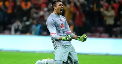 Galatasaray'da Taraftarın Sevgilisi Fernando Muslera Yuvadan Uçuyor!