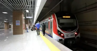 Dha İstanbul - Marmaray'da Arıza: Yürüyerek Geçtiler