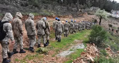 Jandarma Ekipleri, Ormanlık Alanda Kaybolan Yaşlı Adamı Drone'la Arıyor