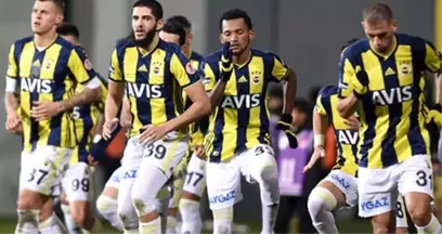 Fenerbahçe'de Kadro Dışı Bırakılan Benzia, Halı Saha Maçında Görüntülendi