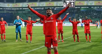 Wolfsburg ve Freiburg, Güven Yalçın'a Kancayı Taktı