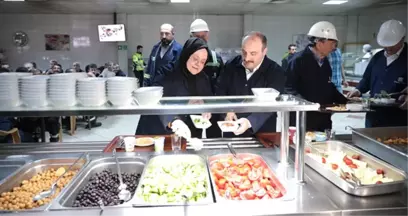 Bakan Selçuk ve Bakan Varank, Metalurji İşçileriyle Sahur Yaptı