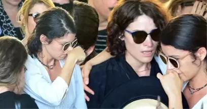 Beren Saat ve Belçim Bilgin Aykut Cömert'in cenazesinde gözyaşlarına boğuldular