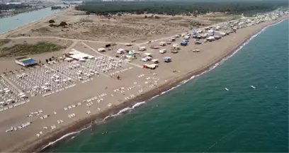 Antalya'da çardaklarda denize sıfır ücretsiz tatil yapıyorlar