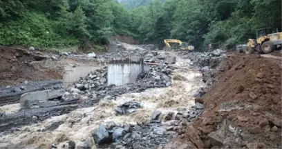 Trabzon'daki sel felaketinde ölü sayısı 3'ye yükseldi, 7 kişiyi arama çalışmaları sürüyor