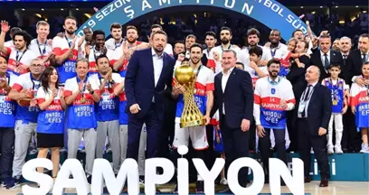 Anadolu Efes, şampiyonluk sonrası Brock Motum ile yollarını ayırdı