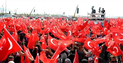 Erken Seçim Vardiyası Başladı! 65 Milyon Bayrak Üretilecek, 1 Milyar TL Ciro Yapılacak