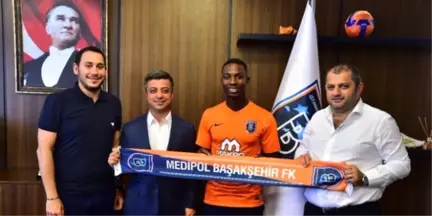 Başakşehir, Ünlü Futbolcu Elia'ya İmza Attırdı