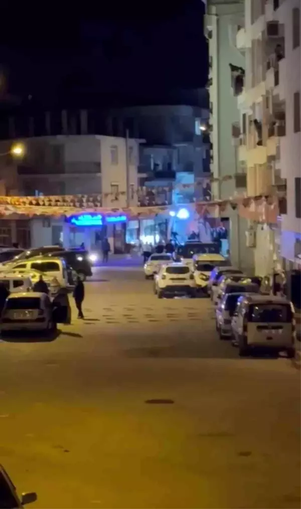 İzmir'de Polis Ekiplerine Silahlı Saldırı: 3 Polis Yaralı, Gözaltı Sayısı 12