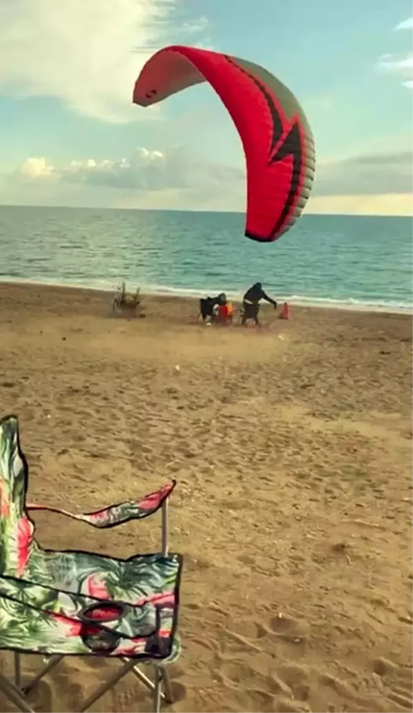 Paramotor yere çakıldı, sahilde oturan aile çocukları ile son anda kurtuldu