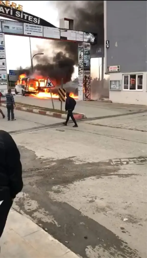 Giresun'da korkutan araç yangını