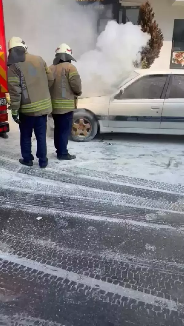 ATAŞEHİR'DE TAMİRDEN ÇIKAN OTOMOBİL YANDI