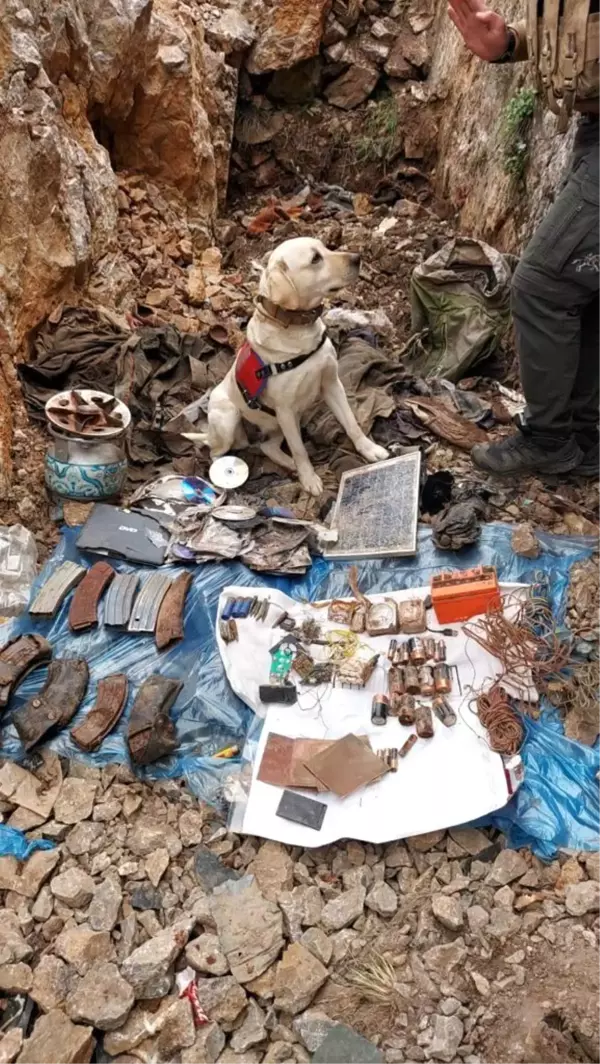 Tunceli'de teröristlerin kullandığı 8 sığınak imha edildi