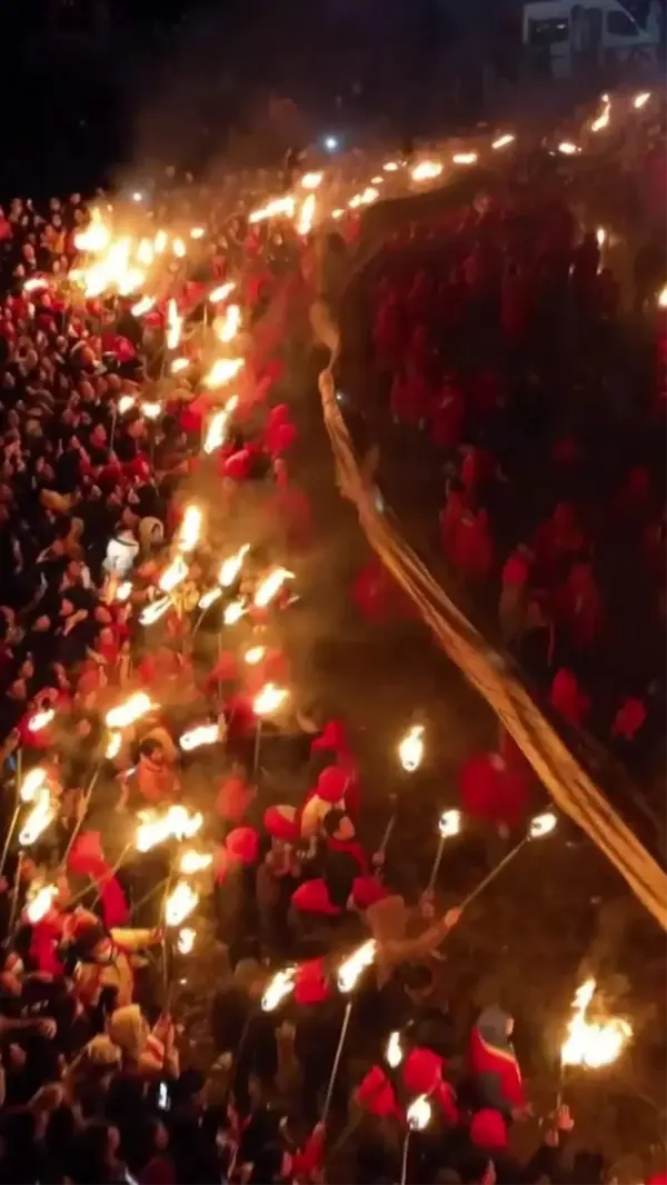 Çin'de Çin Yeni Yılı Kutlamaları Kapsamında Maytaplarla Ejderha Dansı Sergilendi