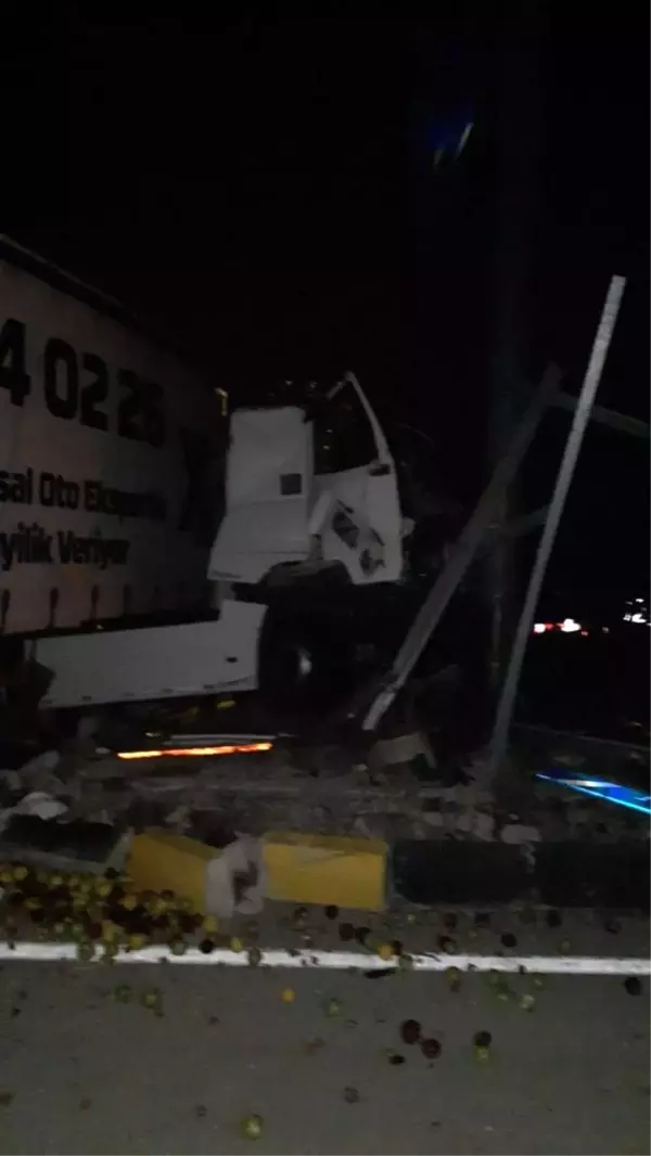 Isparta'da tır ile kamyonet çarpışması: 1 ölü, 1 yaralı