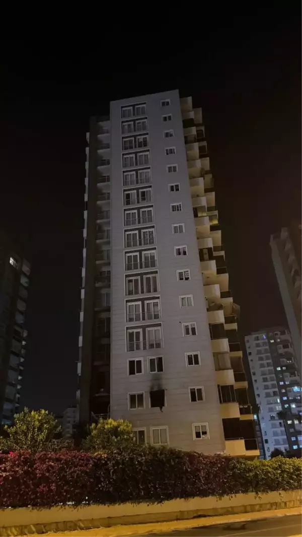 Mersin'de 15 Katlı Apartmanda Yangın: 15 Kişi Mahsur Kaldı