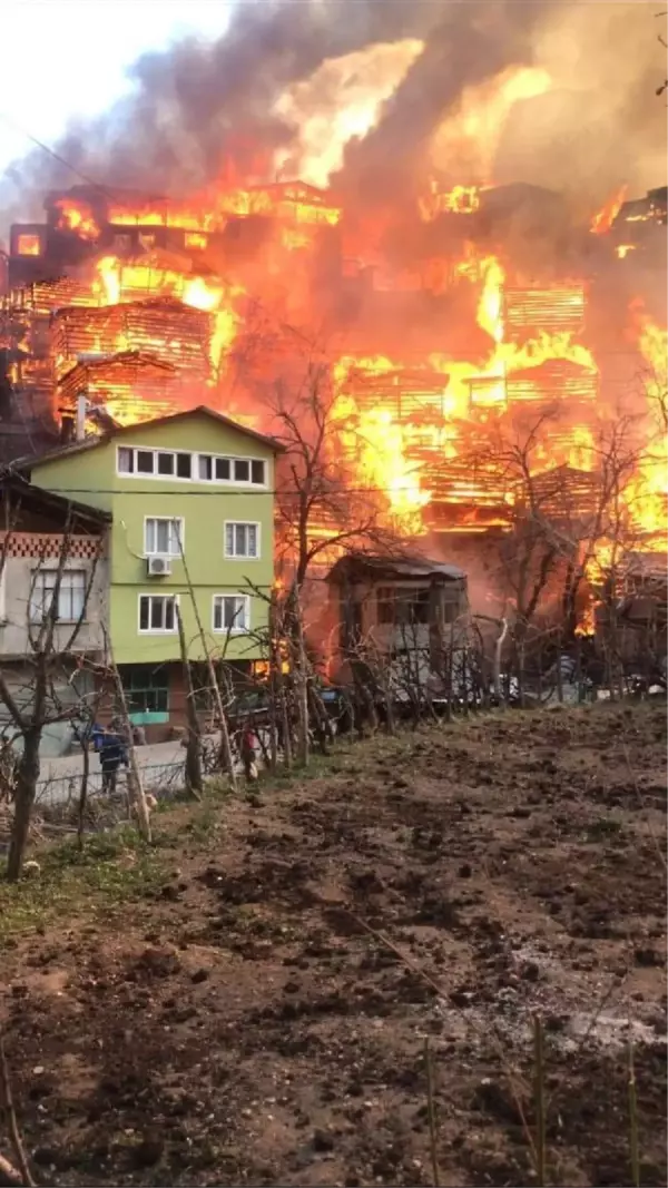 ARTVİN'DE YANAN KÖYDE YENİ KONUTLAR YÜKSELİYOR