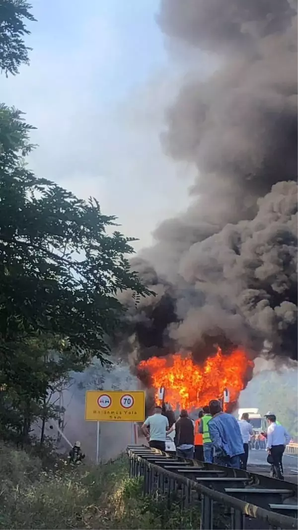 Son dakika haberleri! BURSA'DA OTOBÜS YANGINI; 40 YOLCU TAHLİYE EDİLDİ