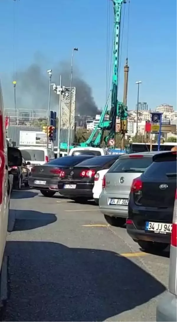 Son dakika haberleri | Beyoğlu'nda boya imalathanesinde korkutan yangın